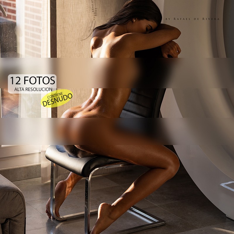 Cati bodyoil nude